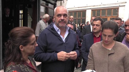 Report TV - Gjirokastër,Rama fton investitorët për rijetëzimin e shtëpive të shkrimtarëve