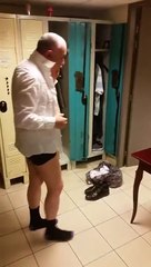 Il va péter un cable en appelant le service client de son opérateur! Ahahah