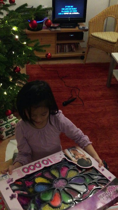 Xmas2015_PresentUncovering