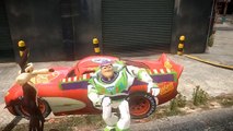 Buzz, Coyote, Woody et Elsa dansent avec Flash McQueen Disney cars 2 | Dessin animé pour enfant