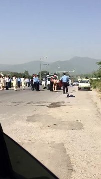 یہ اسلامآباد میں ہو رہا،اس عورت کا کوئی پرسان حال ہے؟ بے حد افسوس و شرم کا مقام ہے کہ اسلامی ملک میں ایک عورت پر کیا بیتی جو وہ اس حرکت پر مجبور ہو گئی،آغا حسن سید و جمال ٹاکو پائم انقلاب