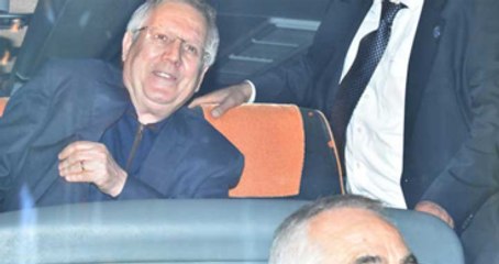 Aziz Yıldırım Kendisini Protesto Eden Taraftarları Alkışladı