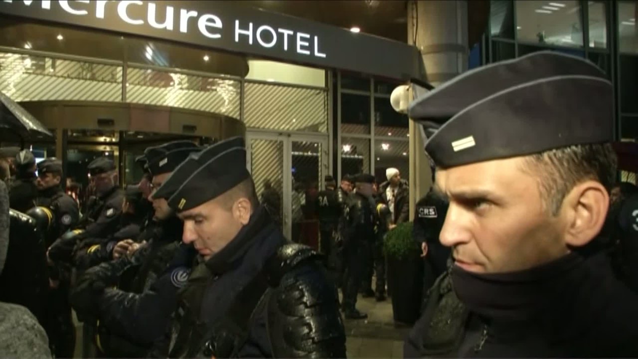Foot - L1 - OM : Les CRS sécurisent l'hotel des Marseillais