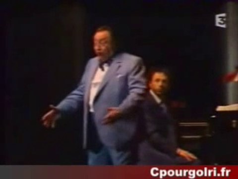 Un sketch de Raymond Devos sur le temps qui court et à qui cela profite...