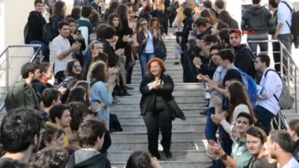 Kadıköy Anadolu Lisesi Öğrencilerinden Öğretmenlerine Hüzünlü Veda