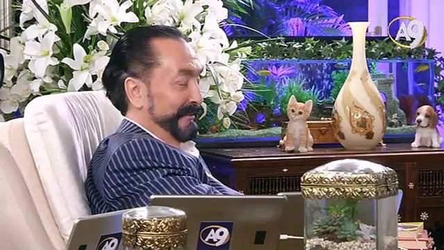 Peygamberimiz (sav) ‘İblis’in tahtı denizin üzerinde bir adadır.’ demiştir. İngiliz derin devletini işaret etmektedir