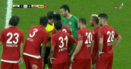 Aboubakar Golü Attı, Vodafone Arena'da Hakeme Tepki Yağdı