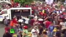 Philippines : Une camionnette de police fonce sur des manifestants