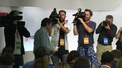 Socialistas facilitam posse de Mariano Rajoy