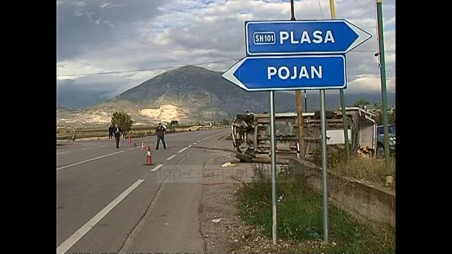 Furgoni del nga rruga në aksin Korçë-Bilisht, 2 të vdekur - Top Channel Albania - News - Lajme