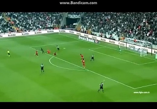 Aboubakar marca GOLAÇO pelo Besiktas