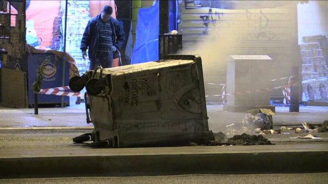 Athinë, përleshje mes policisë dhe anarkistëve - Top Channel Albania - News - Lajme