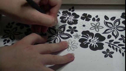 Lorsquelle coupe une toile toute neuve on veut lui dire darrêter! Mais quand on voit le résultat! WOW!