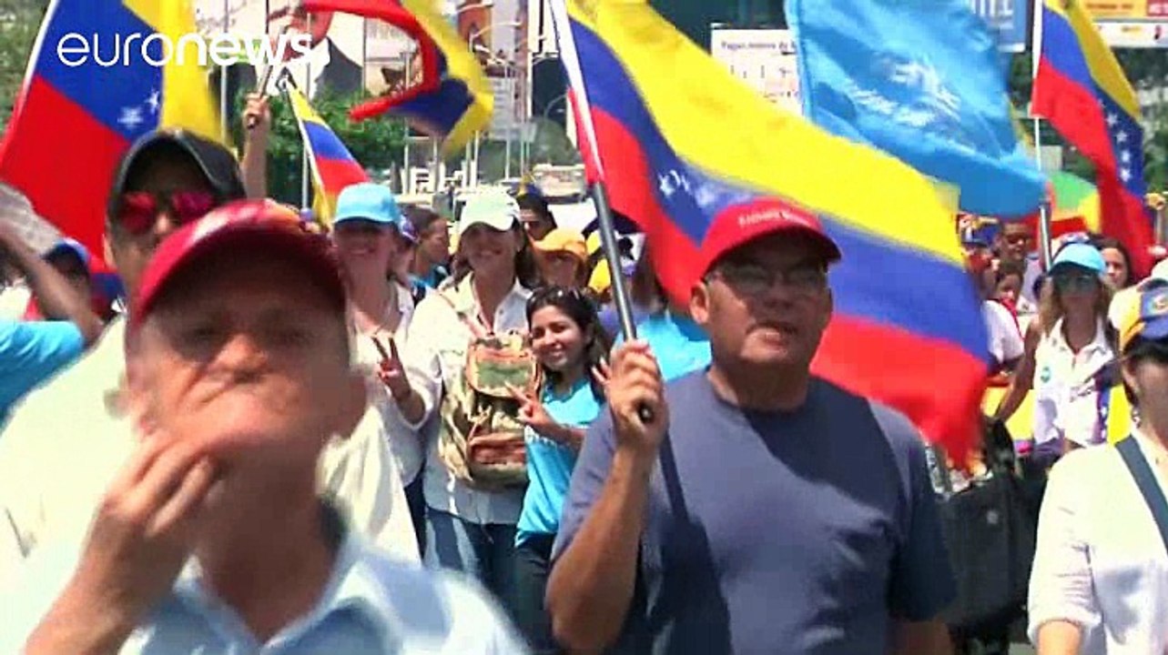 Граждане Венесуэлы требуют отставки президента