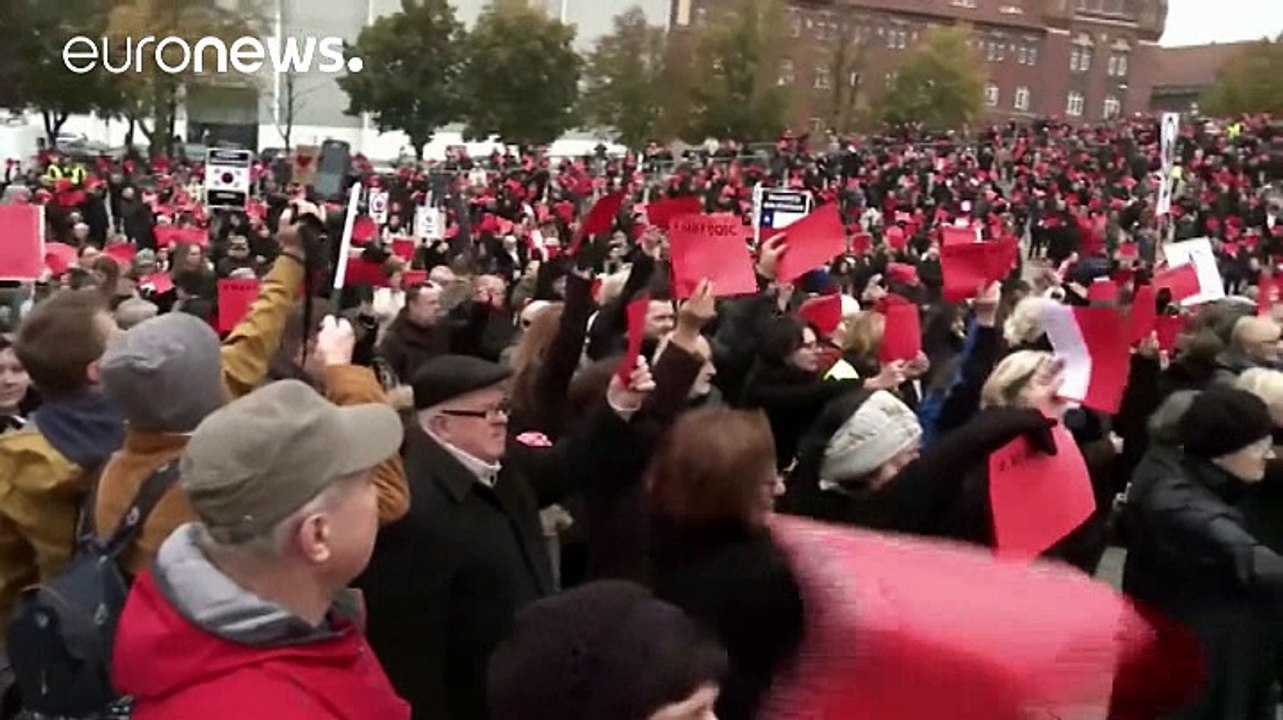 Польские женщины два дня митингуют за право на...