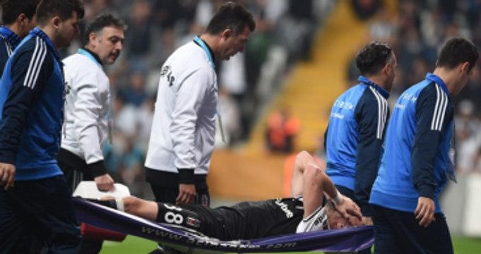 Caner Erkin, 4 ile 6 Ay Arasında Sahalardan Uzak Kalacak