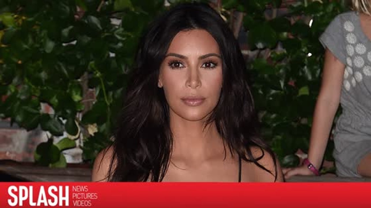 Kim Kardashian droht einer Autorin, die sagt ihr Überfall war 'gestellt'