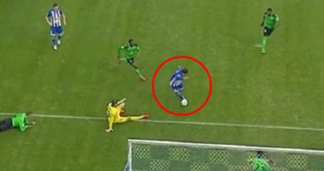 Gürcü Futbolcu Maçta Herkesi Geçti, Topu Dışarı Attı