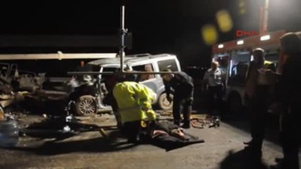 Aydın Park Halindeki Iş Makinesine Çarpan Otomobil Sürücüsü Öldü