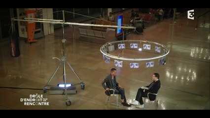 Interview d'Emmanuel Carrère à l'aéroport d'Orly - Drôle d'endroit pour une rencontre