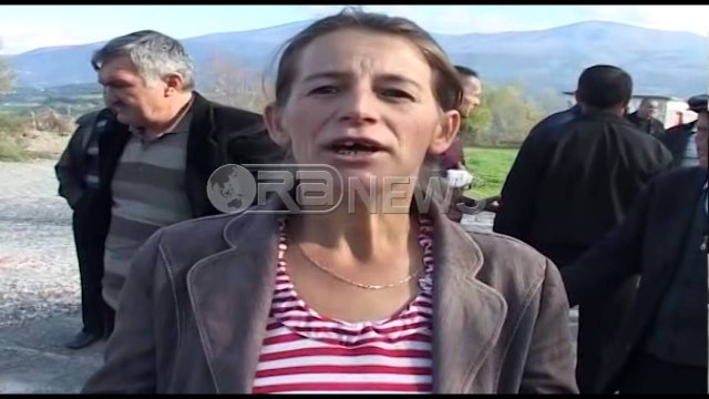 Sëmundja e gjedhit, Fermerët bllokojnë aksin Klos-Burrel me lopët e sëmura