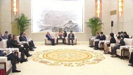 Ora News – Meta takon ministrin e Jashtëm kinez: Intesifikim të marrëdhënieve