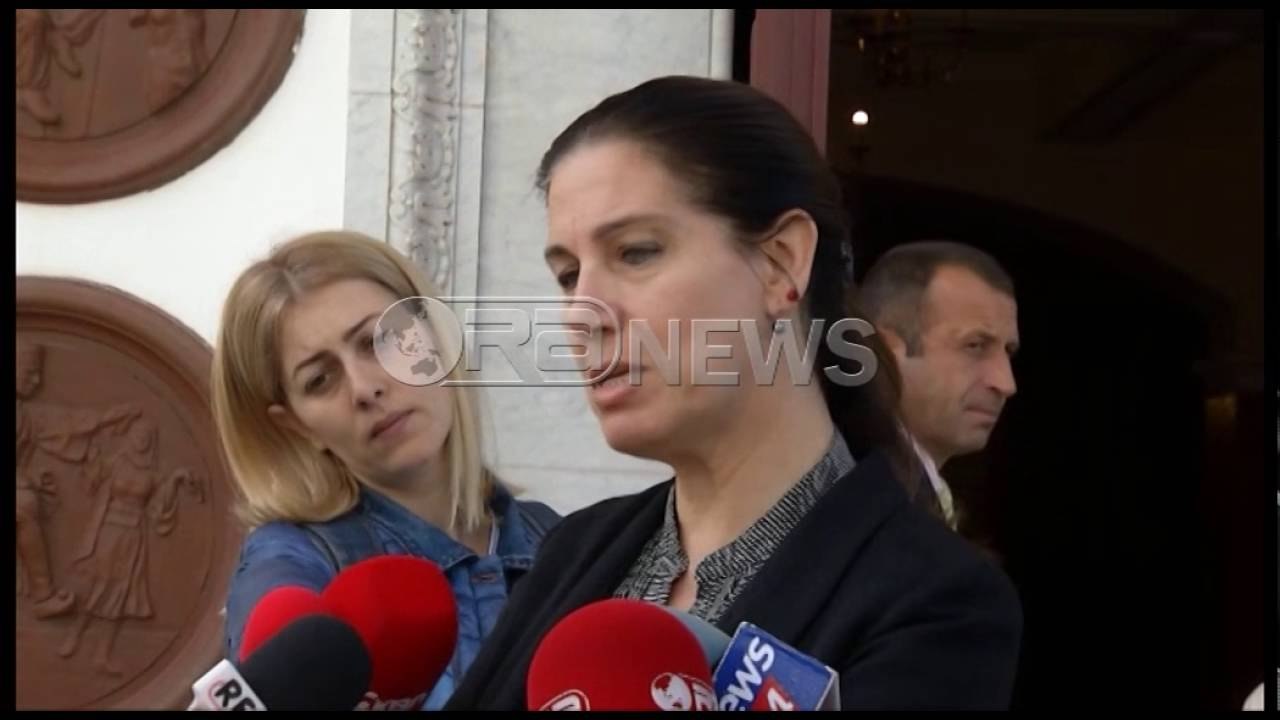 Ora News - Homazhe për nder të shkrimtarit Teod...