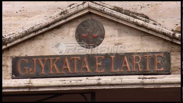 Ora News - Gjykata e Lartë heq masën e arrestit për Roshin, kthehet në detyrë