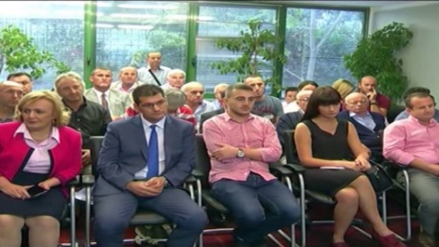 Ora News - Meta: Çështjet e kaluar me Greqinë kërkojnë zgjidhje konstruktive