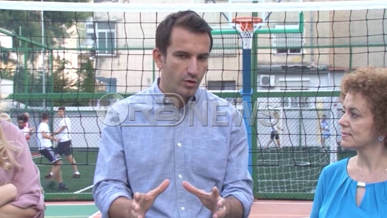 Ora News - Veliaj: Fushat sportive të shëndetshme për nxënësit dhe komunitetin