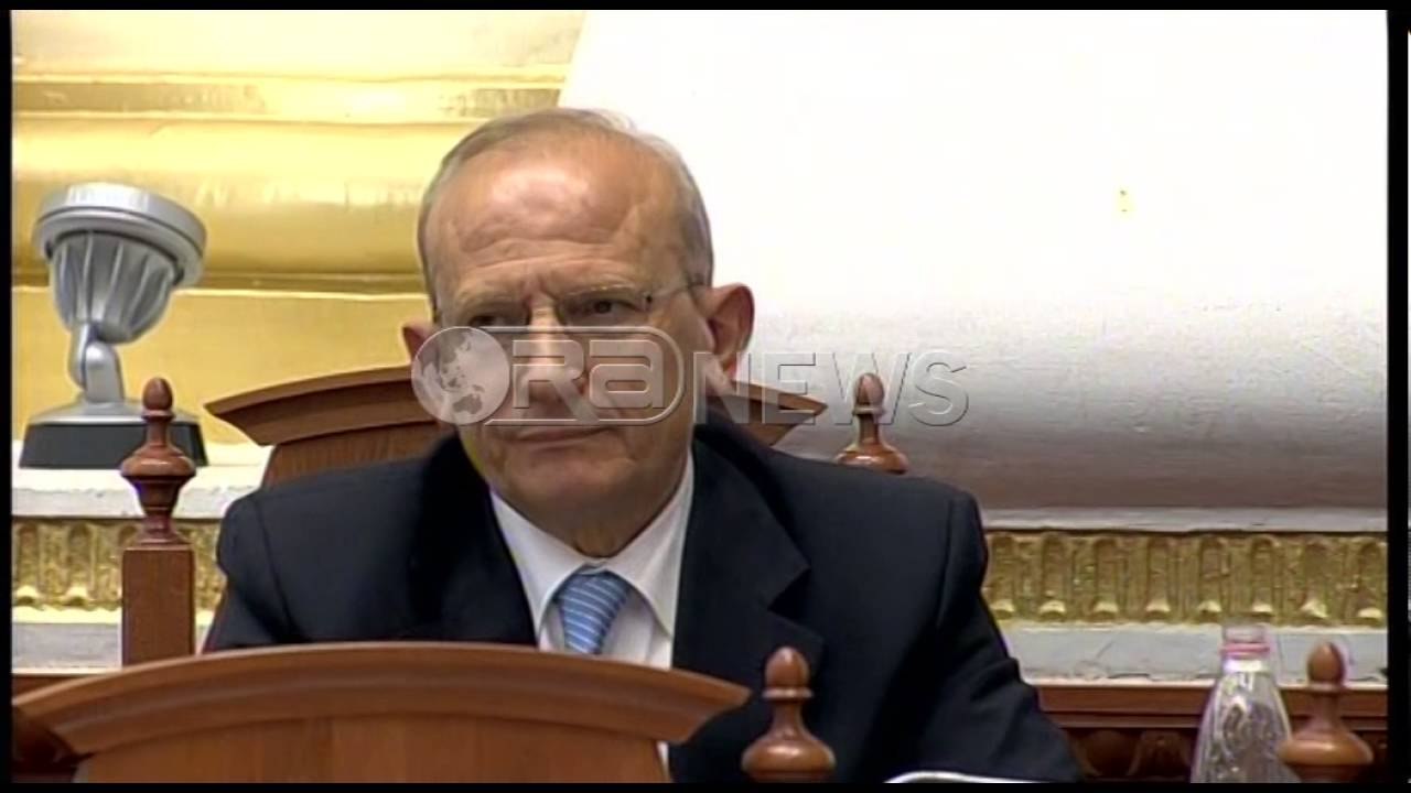 Ora News - Maturantët, akuza dhe ironi midis Tafajt dhe Nikollës