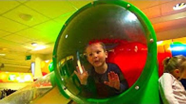 Мистер Макс новые серии 2020 ВЛОГ детская площадка Смикландия в магазине игрушекСhildren's play yard in the Toy store