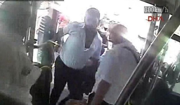 Metrobüs şoförünün yolcuyu bıçaklama anı ortaya çıktı