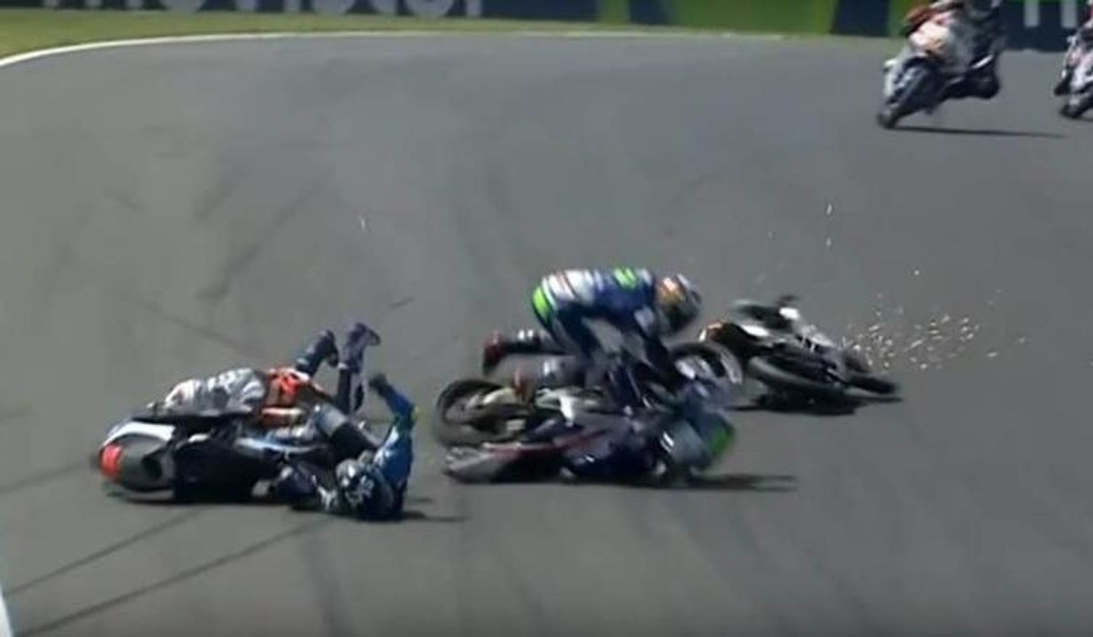 Moto GP 3’te kaza üstüne kaza