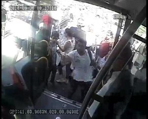 Metrobüs Şoförünün Yolcuyu Bıçakla Yaraladığı O Anlar...