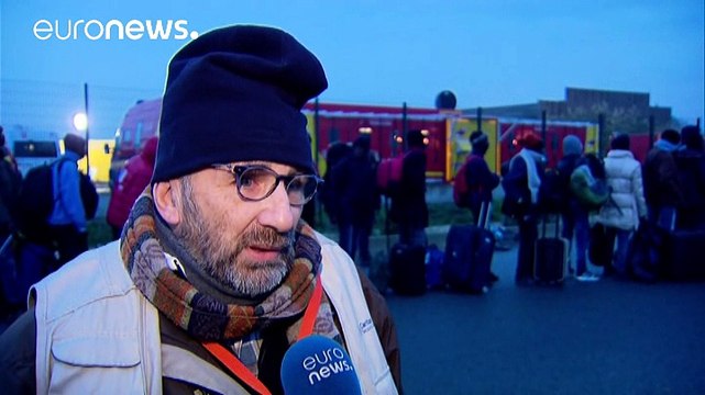Francia: iniziato all'alba lo smantellamento della 'giungla' di Calais