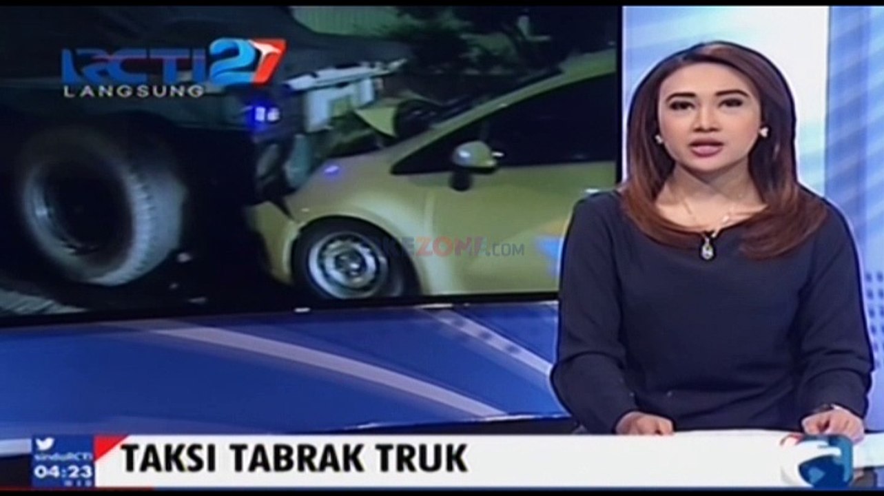 Taksi Tabrak Truk