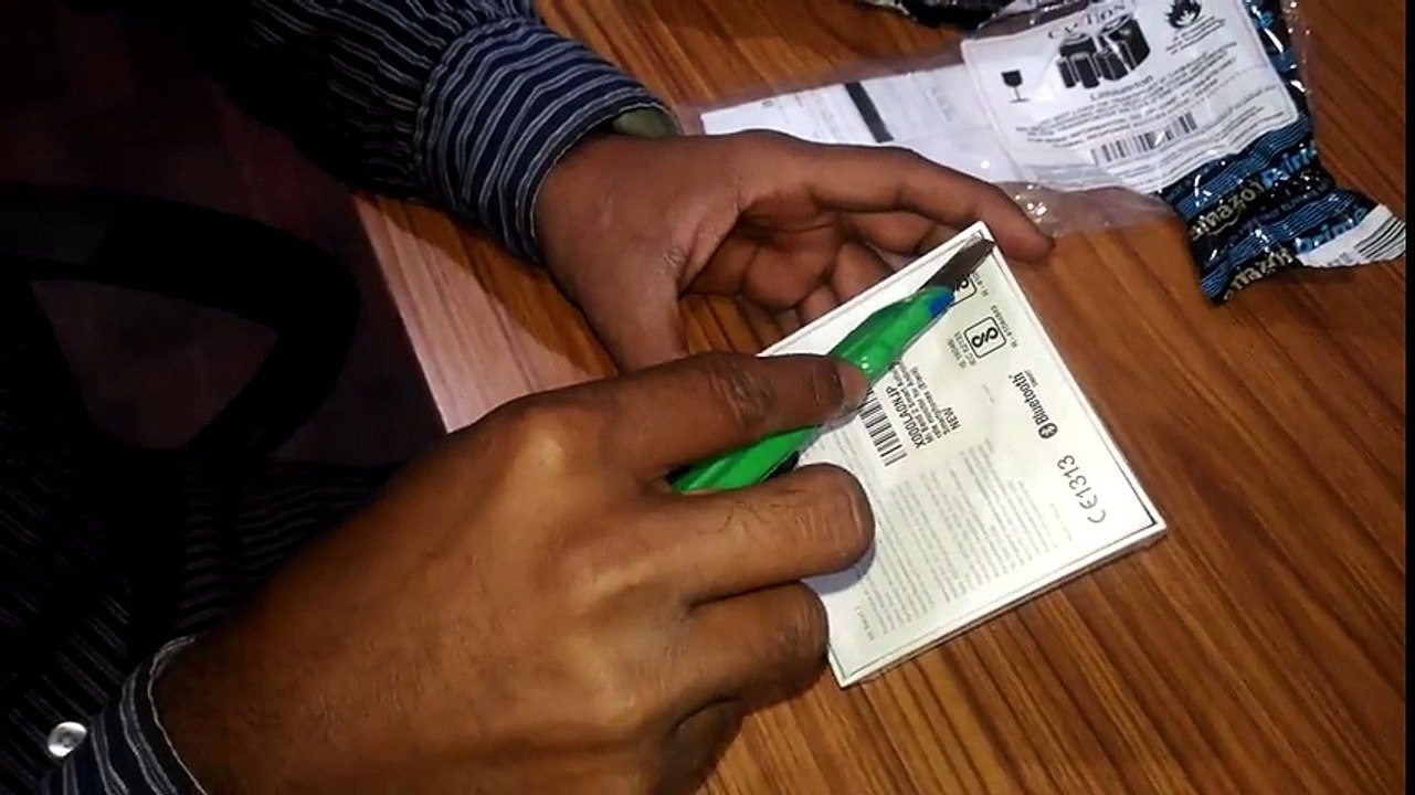 Xiaomi Mi Band 2 Unboxing and First Look Review Amazon