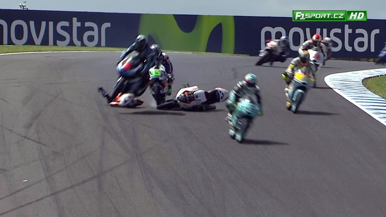 Images choc d'un Crash en Moto3 impliquant Mcph...