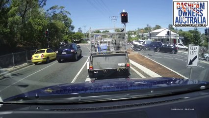 Un conducteur crée un accident impliquant trois véhicules