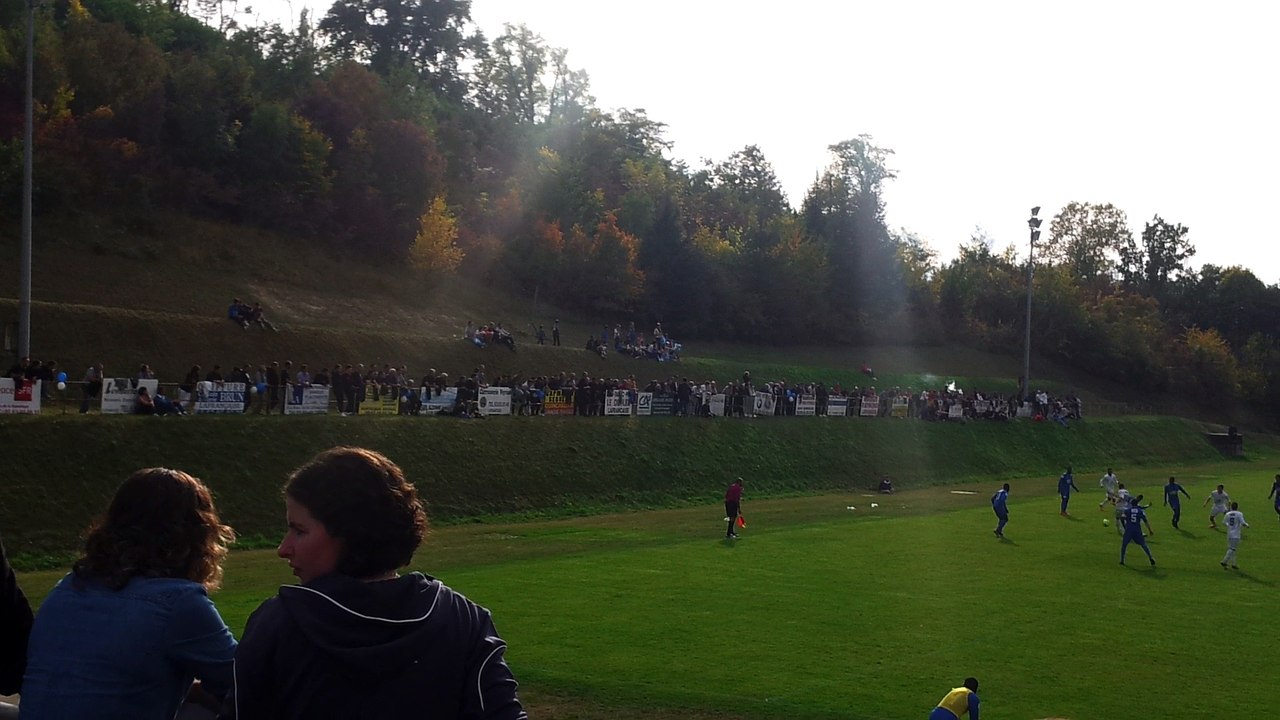 Ambiance les 2 kops lafrançaisains se répondent