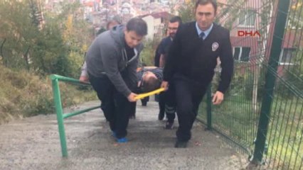 Izmit Kapı Eşiğine Çaktığı Çiviye Kendini Astı, Çivi Ağırlığını Taşımayınca Yere Düştü