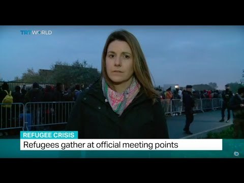 Refugee Crisis: Migrants start evacuating Calais 'Jungle' camp