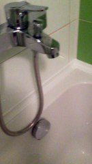 монтаж бордюра на ванну