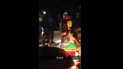 Booba hué par la foule à la cité Atepa