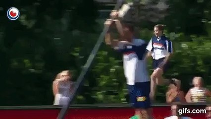 Awesome canal jump (fierljepp) by Dutch girl