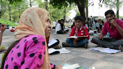 مدرسة المعلم ايوب في باكستان تخرج الاف الاطفال من ظلمات الجهل