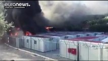 مهاجرون يضرمون النار في مخيم على جزيرة لسبوس اليونانية