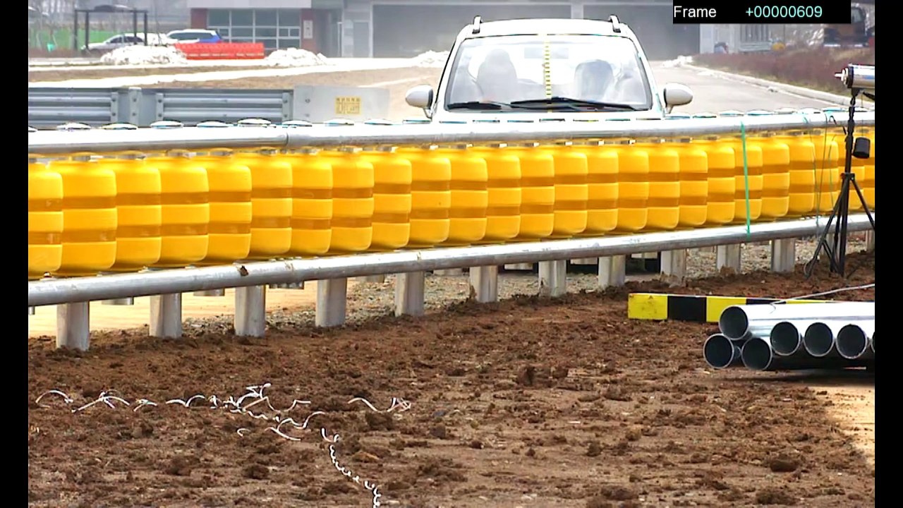 Glissières de sécurité du futur qui vont sauver des vies - Crash test impressionnant