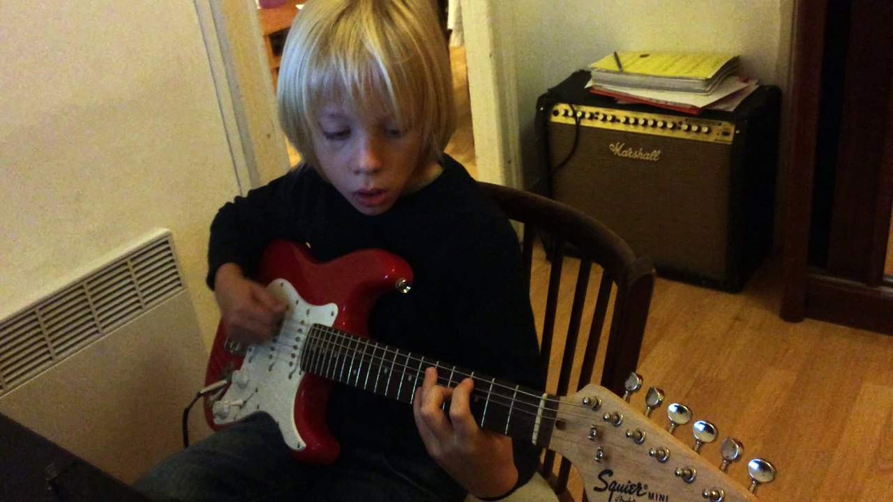 MILO JOUE RAGE AGAINST THE MACHINE